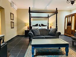 Shangri-La Country Hotel