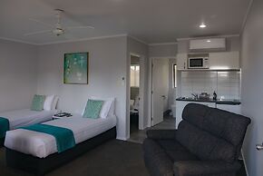 Bk's Palm Court Motor Lodge