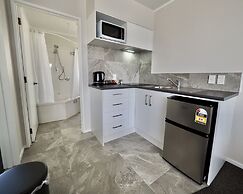 Bk's Pohutukawa Lodge