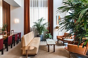 Hu. Hotel