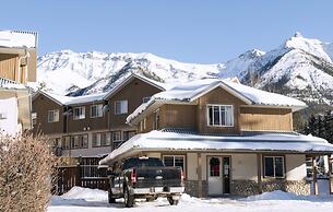 Banff Boundary Lodge