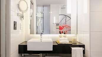 Hotel Indigo Melbourne on Flinders by IHG