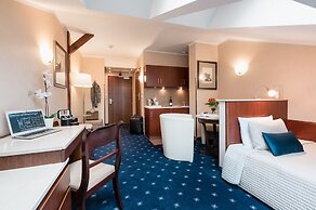 Booking Hotel & Spa