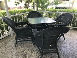 Coconut Court Beach Hotel