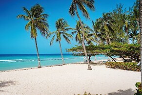 Coconut Court Beach Hotel