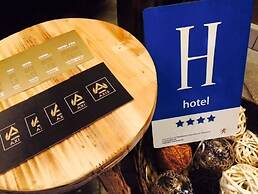 Axis Hotel