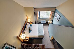 Blackcomb Lodge