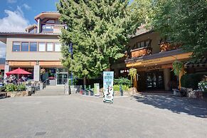 Blackcomb Lodge