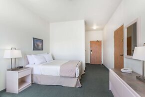 Super 8 by Wyndham Dauphin