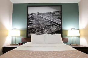 Super 8 by Wyndham Dauphin