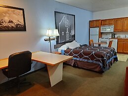 Super 8 by Wyndham Three Hills AB