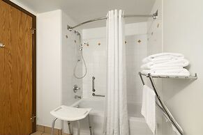 Super 8 by Wyndham Yellowknife
