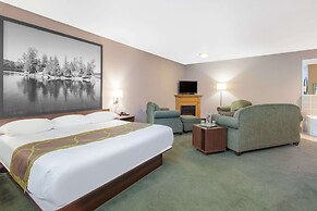 Super 8 by Wyndham Kenora
