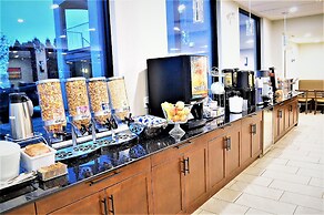 Super 8 by Wyndham Kelowna BC