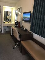 Super 8 by Wyndham Kelowna BC