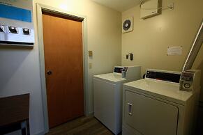 Super 8 by Wyndham Kelowna BC
