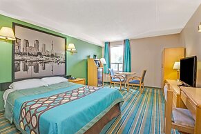 Super 8 by Wyndham Toronto East ON