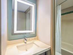 Super 8 by Wyndham Toronto East ON