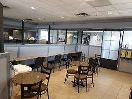 Super 8 by Wyndham Edmonton International Airport