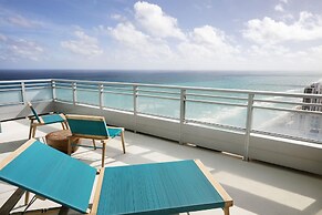 Signia by Hilton Diplomat Beach Resort