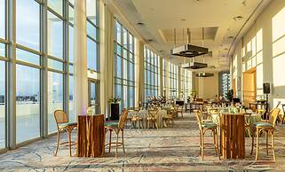 Signia by Hilton Diplomat Beach Resort