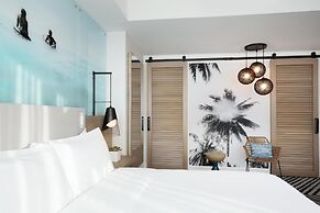 Signia by Hilton Diplomat Beach Resort
