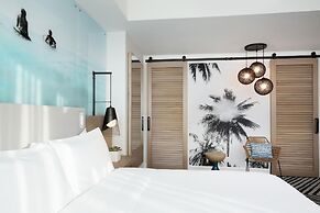 Signia by Hilton Diplomat Beach Resort