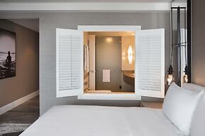 Signia by Hilton Diplomat Beach Resort