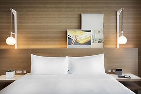 Signia by Hilton Diplomat Beach Resort