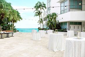 Signia by Hilton Diplomat Beach Resort