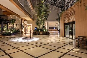 Signia by Hilton Diplomat Beach Resort