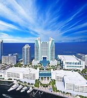 Signia by Hilton Diplomat Beach Resort