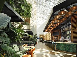 Signia by Hilton Diplomat Beach Resort
