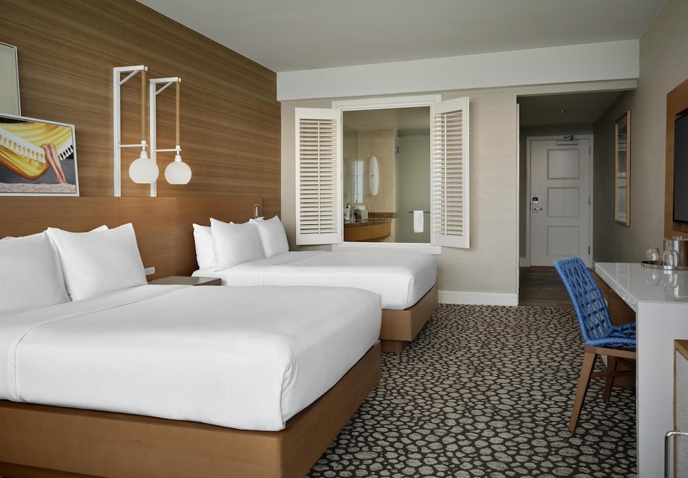 Signia by Hilton Diplomat Beach Resort