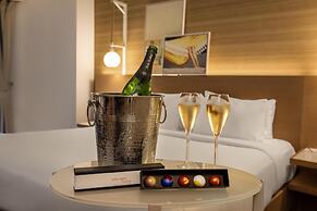 Signia by Hilton Diplomat Beach Resort