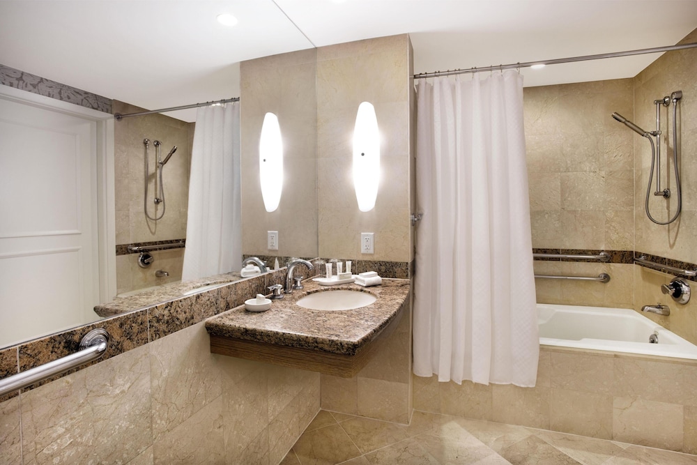 Signia by Hilton Diplomat Beach Resort