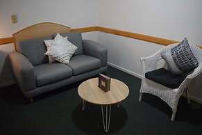 Warwick Vines Motel