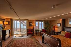 Land's End Resort