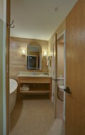 Land's End Resort
