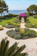 The St. Regis Mardavall Mallorca Resort