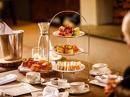 Sunday Box Hill Burford Bridge Hotel
