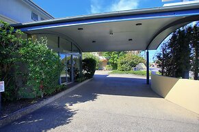 Travellers Motor Village