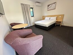 Travellers Motor Village