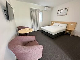 Travellers Motor Village
