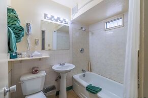Canadas Best Value Desert Inn & Suites Cache Creek