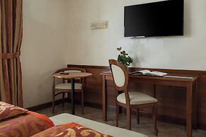 Hotel Athena