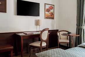 Hotel Athena