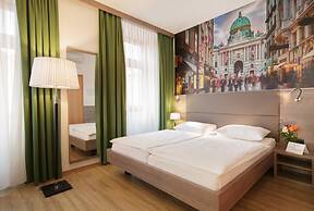Lucia Hotel