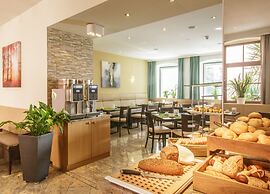 Lucia Hotel