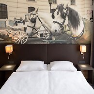Lucia Hotel